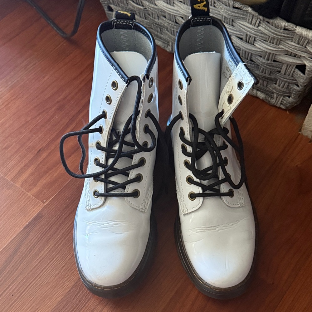 Dr. Martens White Leather women’s Boots